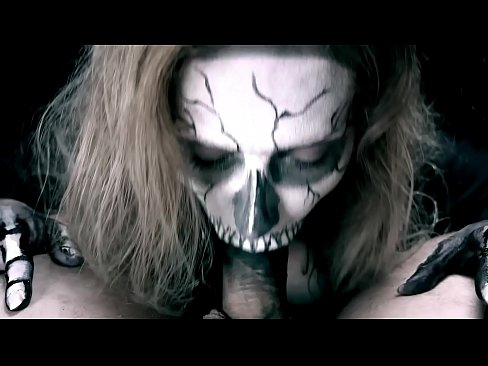 ❤️ Demon girl chupando pollas con su boca negra y tragando semen ☑ Video de sexo en es.eviewporn.ru ❌️