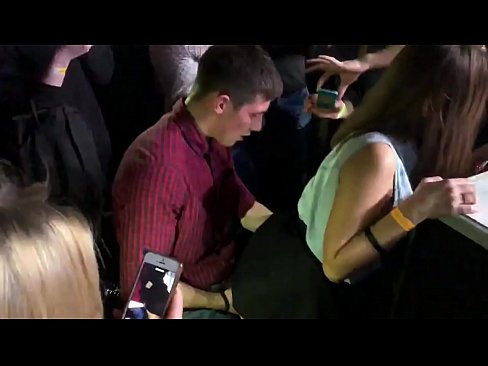 ❤️ Sexo real en una discoteca rusa. Chica rusa de 18 años en el ano y la vagina follada en un club nocturno ☑ Video de sexo en es.eviewporn.ru ❌️